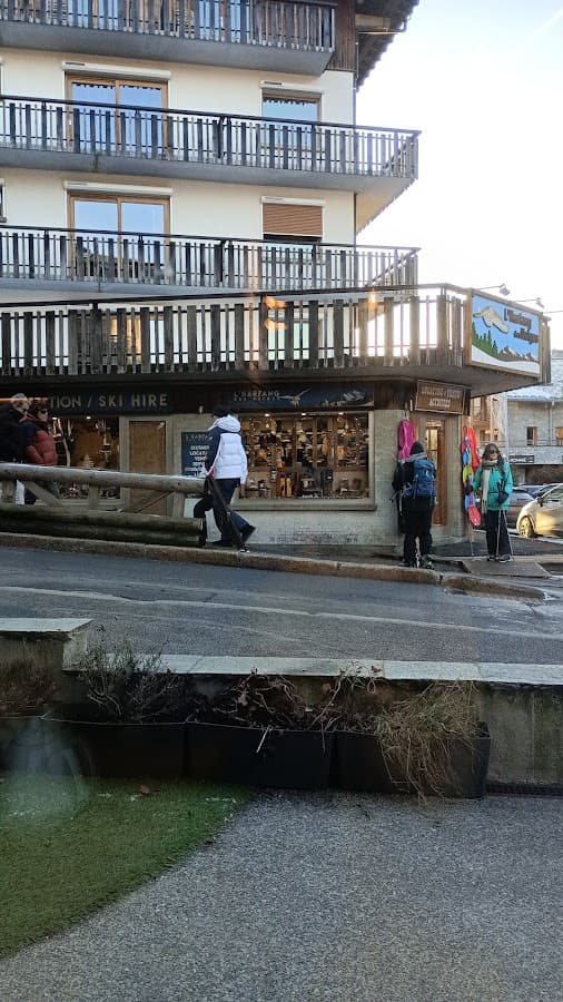 L'Harfang des neiges, ski rental shop in Les Gets